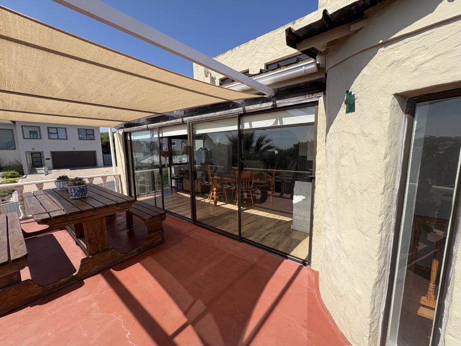 4 Bedroom Property for Sale in Pearl Bay Western Cape